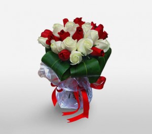 Enchating Meigui 18 Roses Bouquet