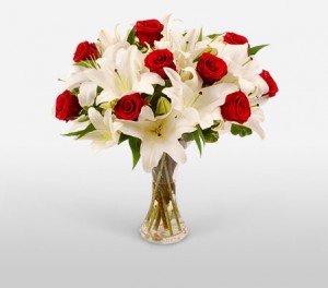 Lilies And Roses For The Perfect Wedding