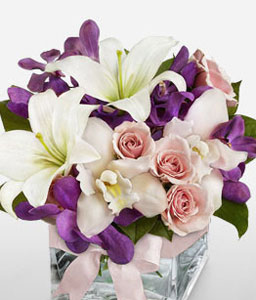 Blooming Elegance <Br><span>Assortment of Mixed Flowers - Free Cube</span>