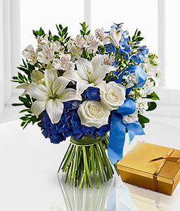 Cool Splash <span>White Flowers Arrangement with Free Chocolates</span>