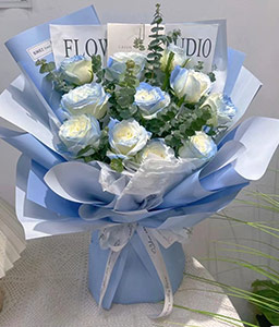 12 Blue Painted Roses Bouquet