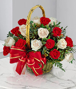 Praia Mole - Red & White Roses Basket