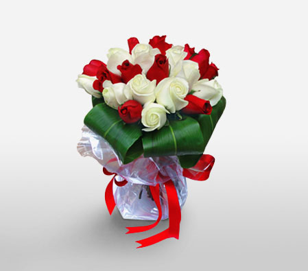 Tiffany-Red,White,Rose,Bouquet